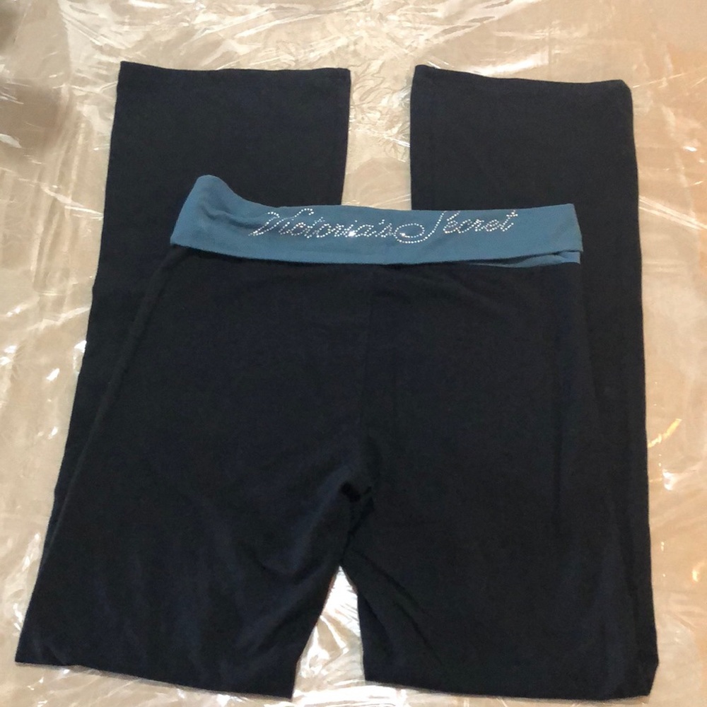Victoria’s Secret black medium leggings